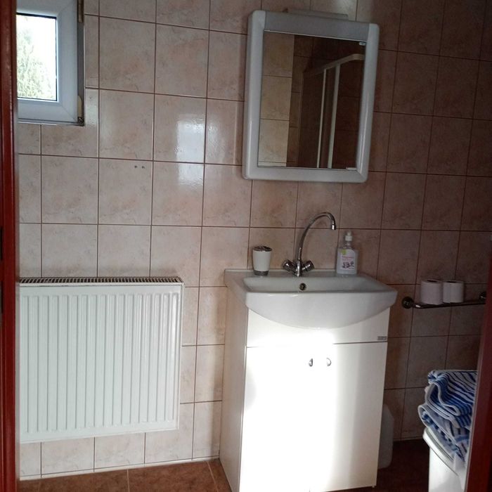 Dom na wsi z werandą i dużą działką,2 budynki gospodarcze i stodoła