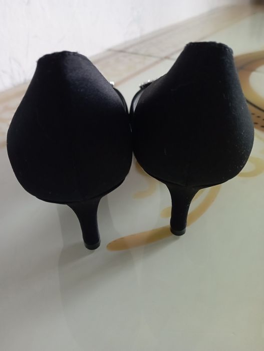 Туфлі , босоніжки Nina