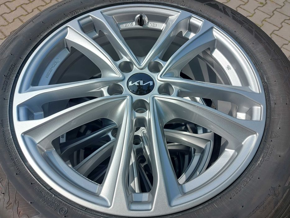 19 HYUNDAI Santa Fe, Ioniq 5, Tucson, iX35 KIA Sorento, Sportage Mazda