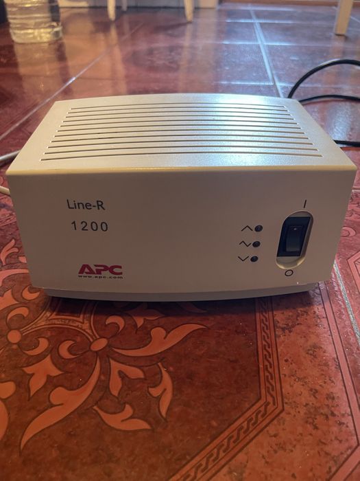 Продам стабилизатор напряжения AРС 1200