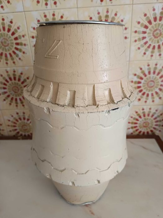 Jarra em pneu da loja área