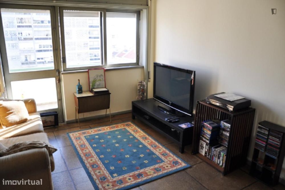 Quarto - localizado em Roma-Areeiro Lisbon