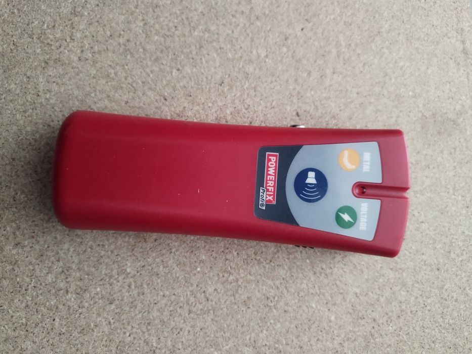 2 wood, electrical cable, metal detectors64284430092930121