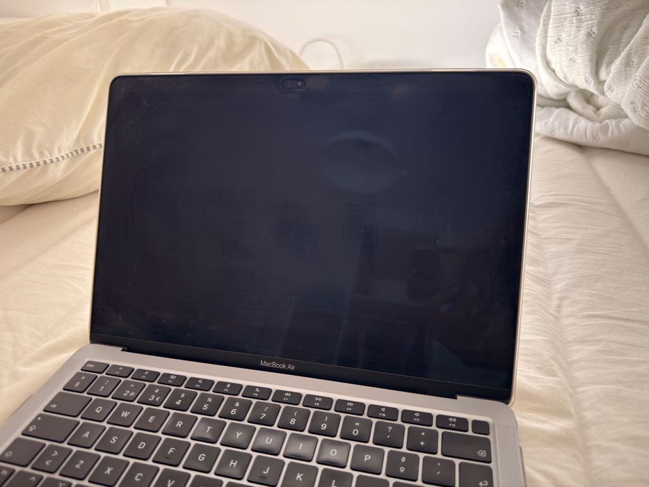 Macbook Air M1 2020 8GB - Ótimo estado e Capa incluída