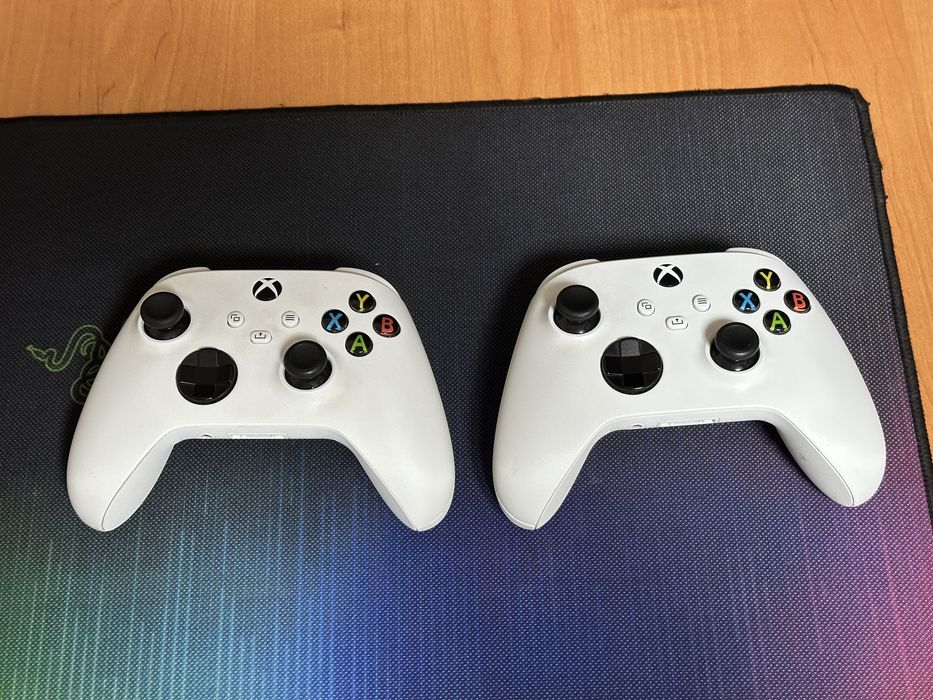 Xbox Series S + 2 x Xbox Wireless Controller + Xbox Wireless Headset