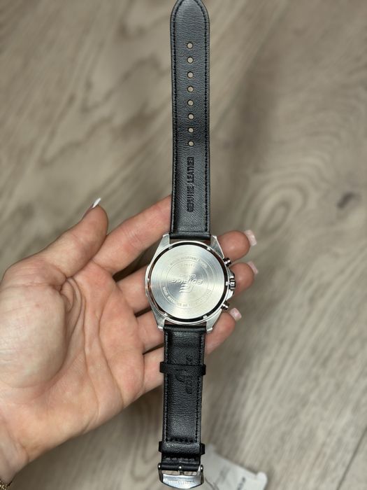 Нові чоловічі годинники Casio Edifice