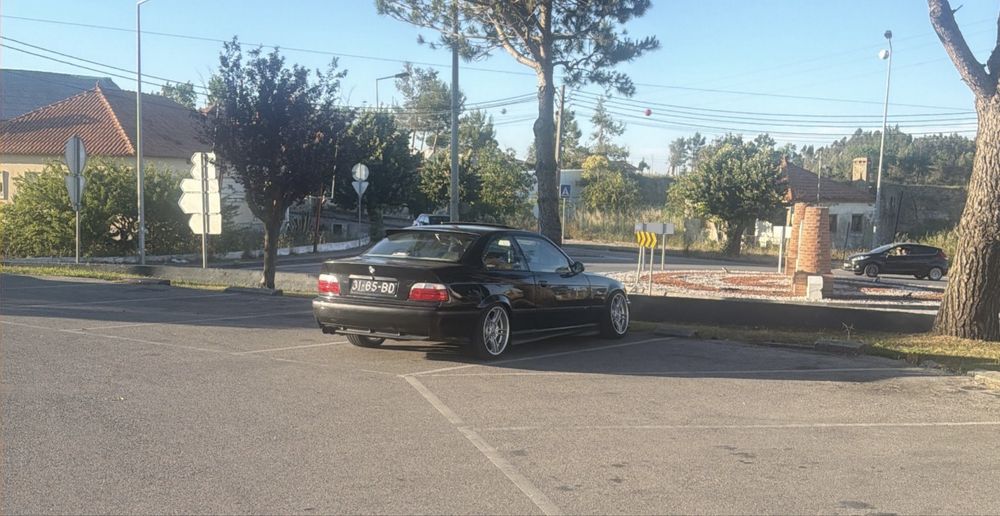 E36 320i coupe.