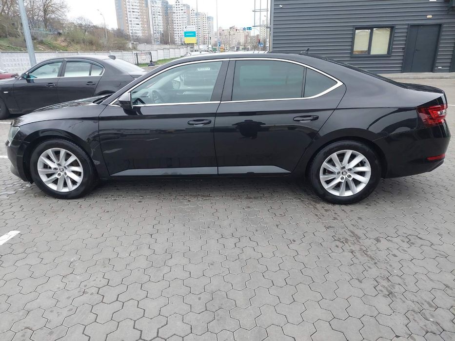 Автомобіль Skoda Superb 3