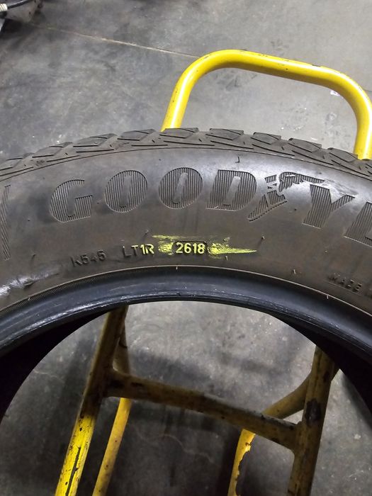 235/60R18 107W Goodyear Vector4Sea
