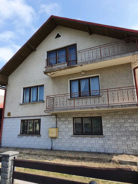 Dom z budynkami gospodarczymi - Widok 2