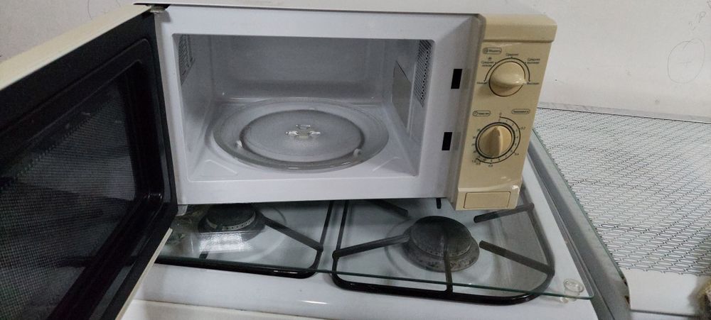 Продам новую  микроволновую печь хорошая
