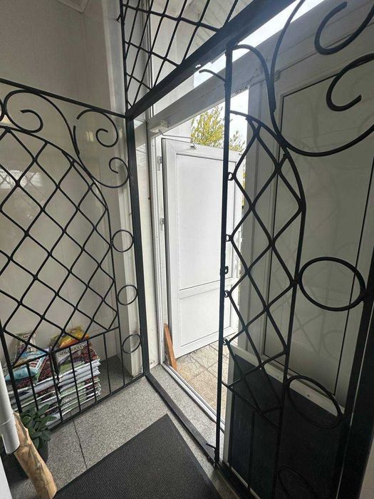 БОЯРКА 53м2 Здам КУТОВЕ приміщення з Панорамними вікнами біля ЗУПИНКИ