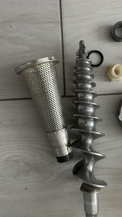 Ручная соковыжималка шнековая для томатов и ягод