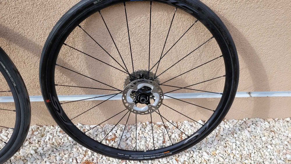 Kola szosowe Shimano 28 z oponami Schwalbe ONE