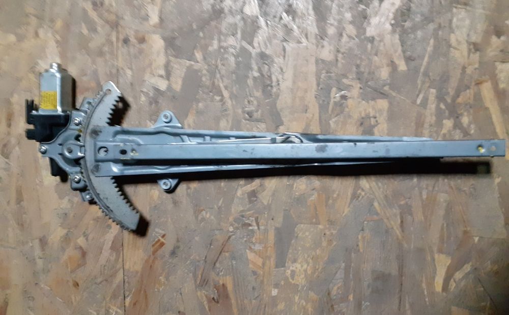 podnośnik szyby przód prawy ISUZU D-MAX