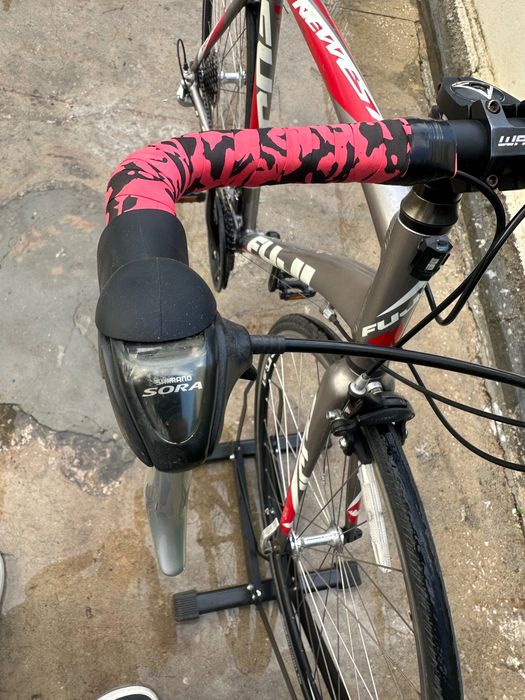 Bicicleta de estrada Fuji em muito bom estado