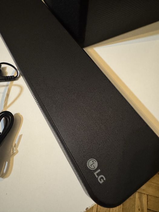 LG Wireless SoundBar SN4R z głośnikami satelitarnymi