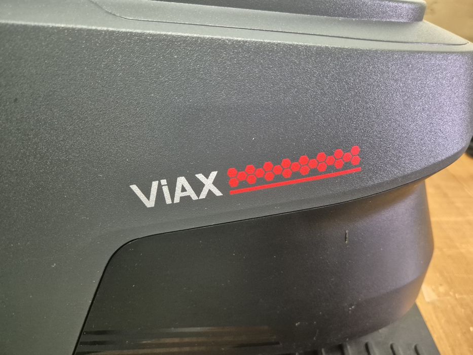Robot koszący Mova Viax 250