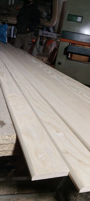 Cokół jesionowy  listwa  przypodłogowa drewniana lita lakierowana dębo