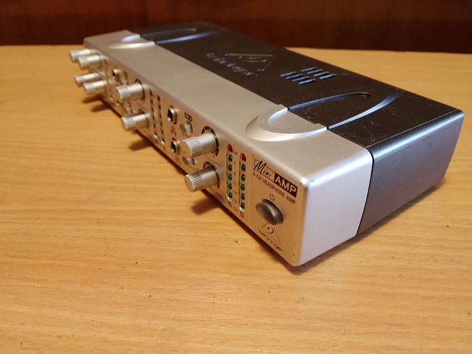 Mini wzmacniacz Behringer AMP800