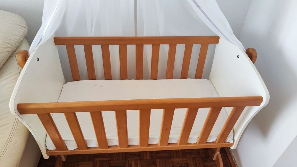 Kołyska marki Gluck z baldachimem