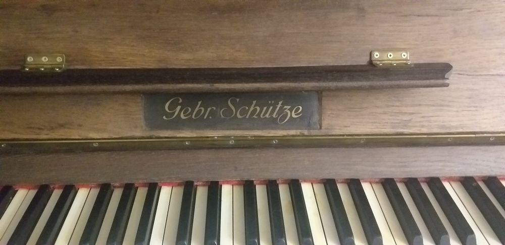 Sprzedam stare, zadbane, sentymentalne niemieckie pianino Schulz.