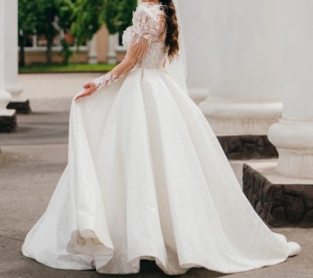 Весільне плаття.