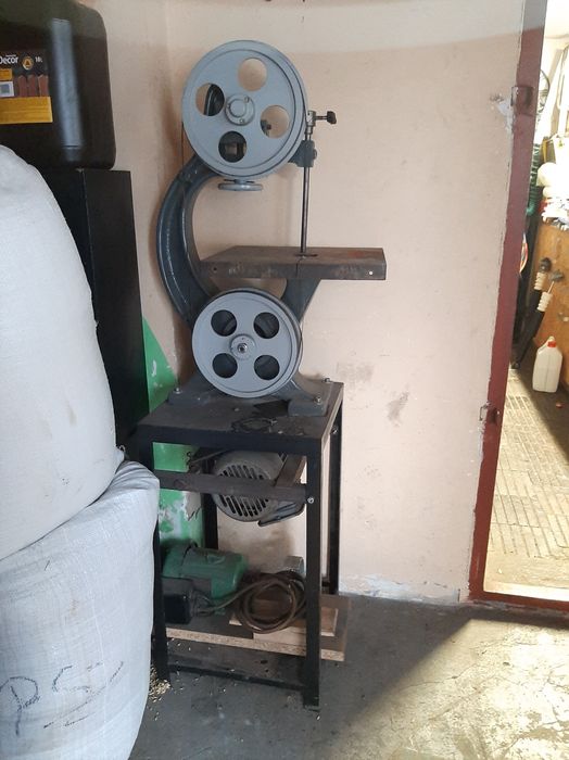 Piła taśmowa. Częściowo odnowiona.