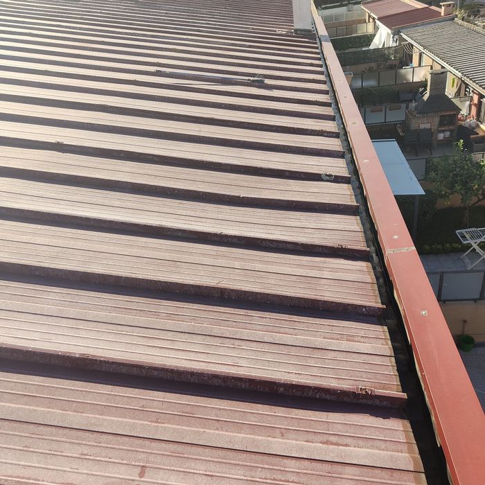 Lavagem de telhados.Impermeabilização e pintura de telhdos.