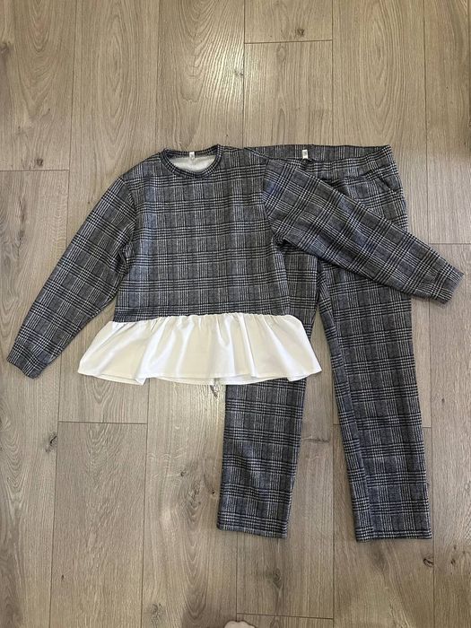 Стильний костюм для дівчинки