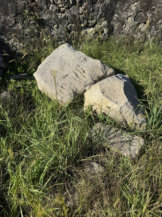 Esteios em pedra
