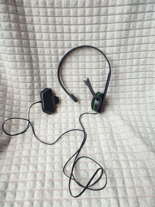 Nowy Zestaw słuchawkowy Microsoft Chat Headset, przeznaczone do użytku z konsolą Xbox One, Xbox Series X, oraz komputerami PC.