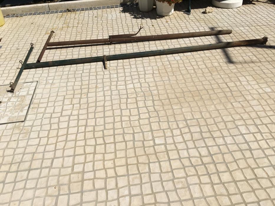 Estendal da roupa “ T” de ferro