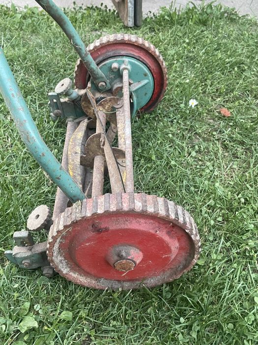 Kosiarka ręczna polecam.