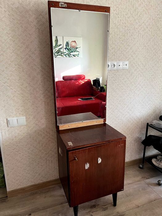Трюмо, тумба, тумбочка с зеркалом, туалетный столик, стиль 70-х