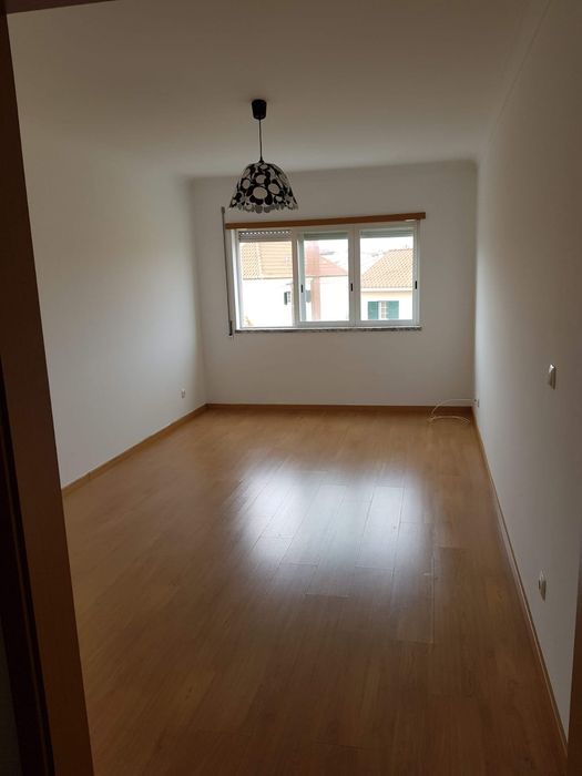 Apartamento T2 para arrendamento em São Domingos de Rana