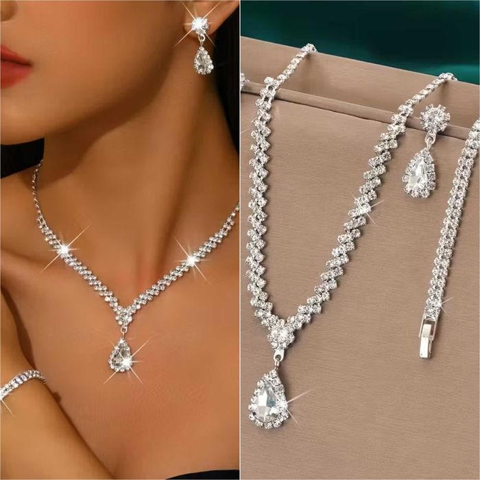 Conjuntos jóias strass ou  pérolas. Anti-alérgicos. Lindíssimos. Novos