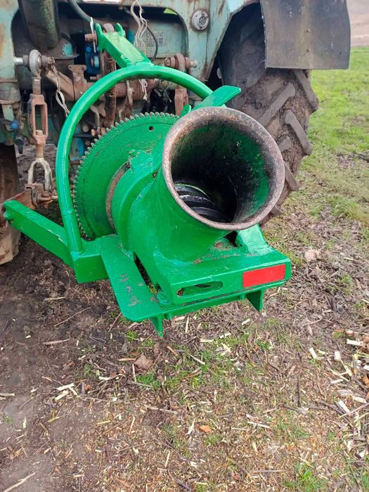 Шнековий подрібнювачі гілок