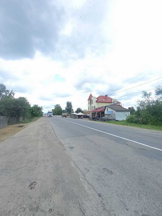 Продаж земельної ділянки з будинком в селищі Лисець.