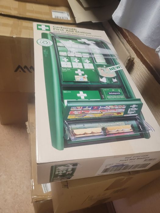 Аптечка  настенная