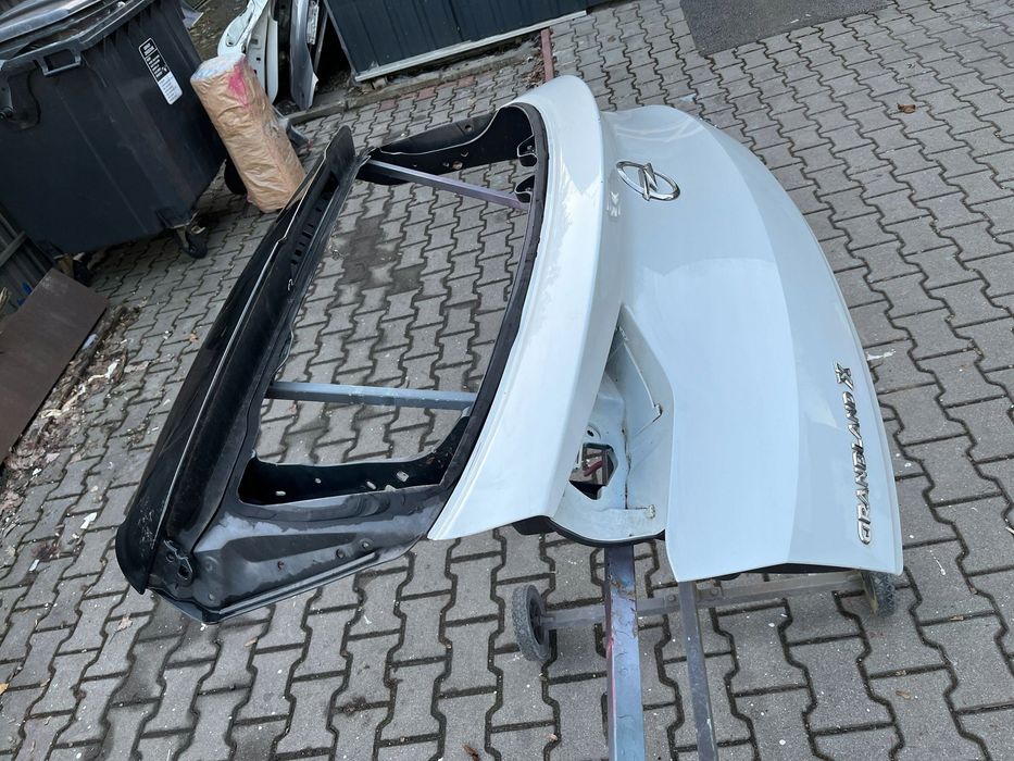 Klapa bagażnika Tył Opel Grandland X YP00024780