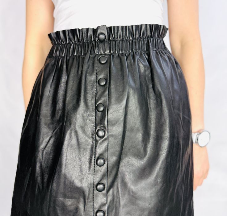 Czarna spódnica mini z guzikami S/M 36/38