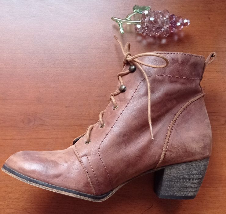 Skórzane botki Red or Dead 38