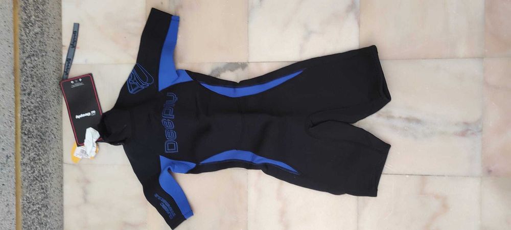 fato surf novo decathlon 4 anos