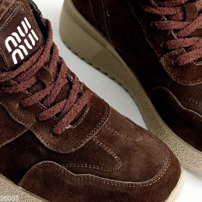 Жіночі шкіряні зимові черевики в кольорах