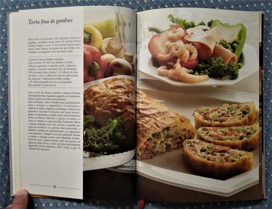 Livro "Receitas do Forno" Coleção Um Mundo de Sabores - Como NOVO!
