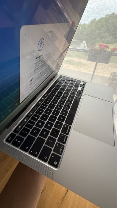 MacBook Pro 13" M1, 8GB RAM, 256GB SSD – Stan super, pełen komplet