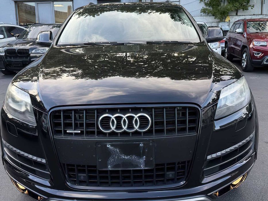 Audi Q7      2015