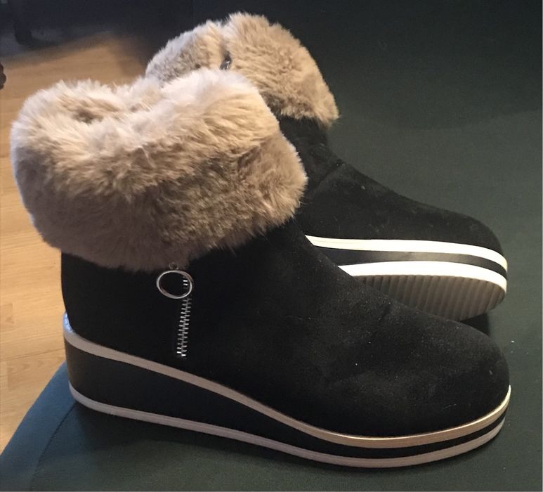 Buty ciepłe bardzo wygidne Tylko przymierzone .Beda dobre na noge o ro
