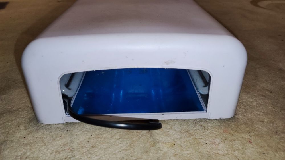 Лампа UV для ногтей